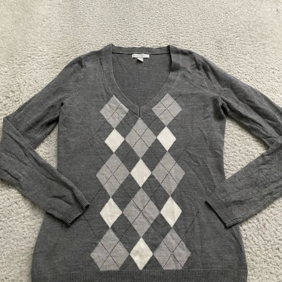 New York & Company Gray Argyle V-Neck Sweater - Picture 1 of 3